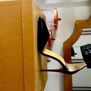 Christian Louboutin size 36.5, worn twice beautiful patent leather black sleek